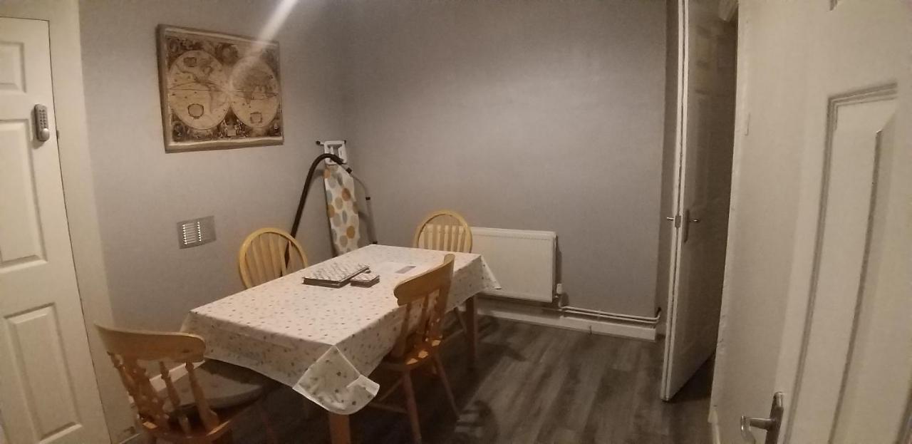 St. James Street Townhouse Белфаст Екстер'єр фото